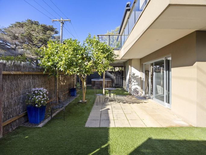 2, Spacious 3-Bed Townhouse Near Dromana Beach, Melbourne