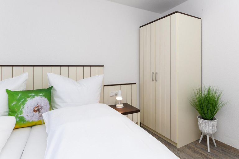 Room 4, Moderne Ferienwohnung in Ruhiger Lage, Bensersiel, Wittmund