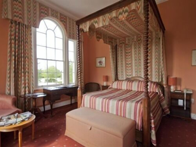 Bedroom 3, Corse Lawn House Hotel, Worcestershire