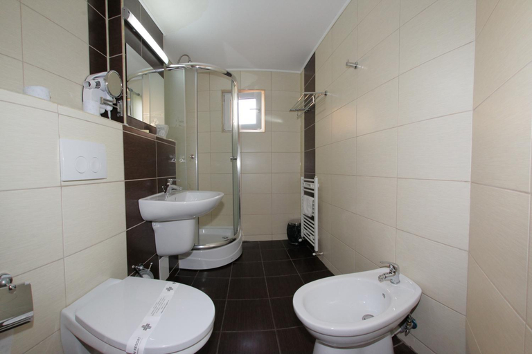 Bathroom, Hotel Liliacul, Cluj-napoca
