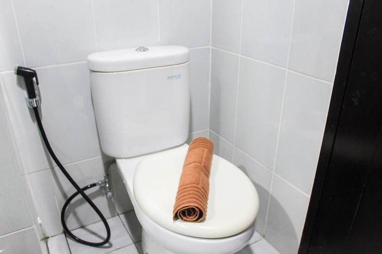 Bathroom 3, New And Luxury Studio At Casa De Parco Apartment, Tangerang