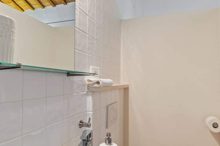 Room 2, Big Historic Private Villa With Pool and Garden, Ancona