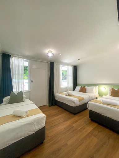Bedroom 4, The Palms Motel (Formerly Flinders Motel), Wollongong - Inner