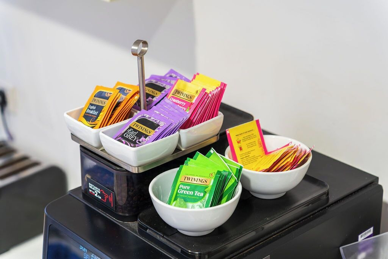 Food & Drinks 5, mk | bed & breakfast london, London