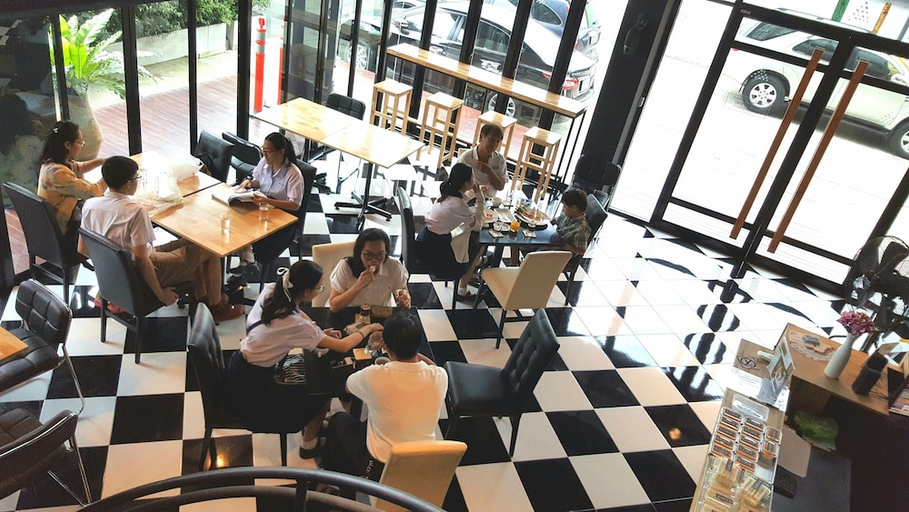Food & Drinks 4, The LogBook Room and Cafe, Muang Chon Buri