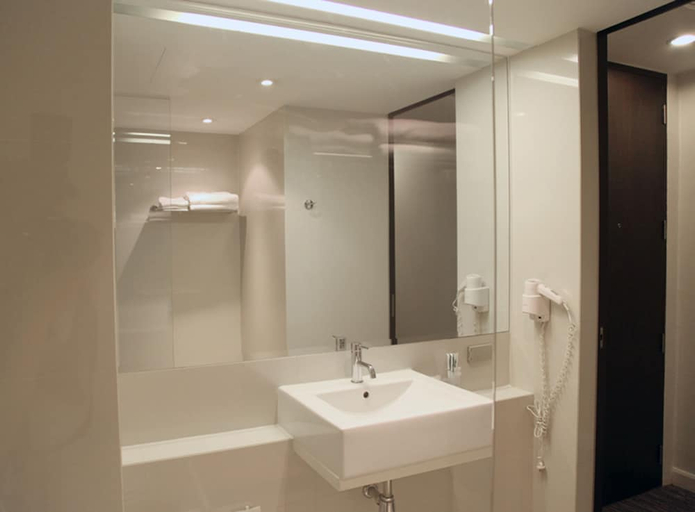 Bathroom 3, 24 Inn Hotel, Khlong Toey