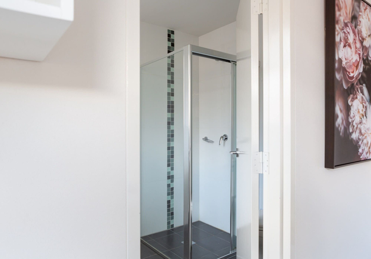 Bathroom, Bright Studio Steps From Westmead Hospital, Sydney