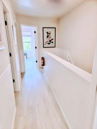Room 4, Charming Bayview - Downtown Condo With Pool, Allegan