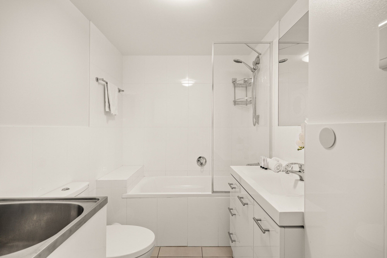 Bathroom 2, Central South Brisbane Stay With Pool Access, Brisbane