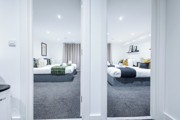 Room 5, Sunrise Haven Sleeps 7 With Parking, Kent