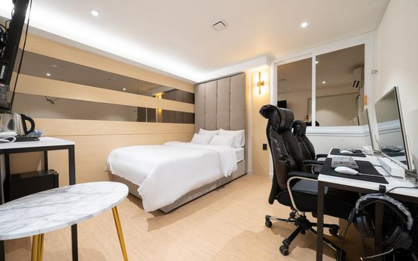 Bedroom 2, Tongyeong Hotel Stay, Tongyeong