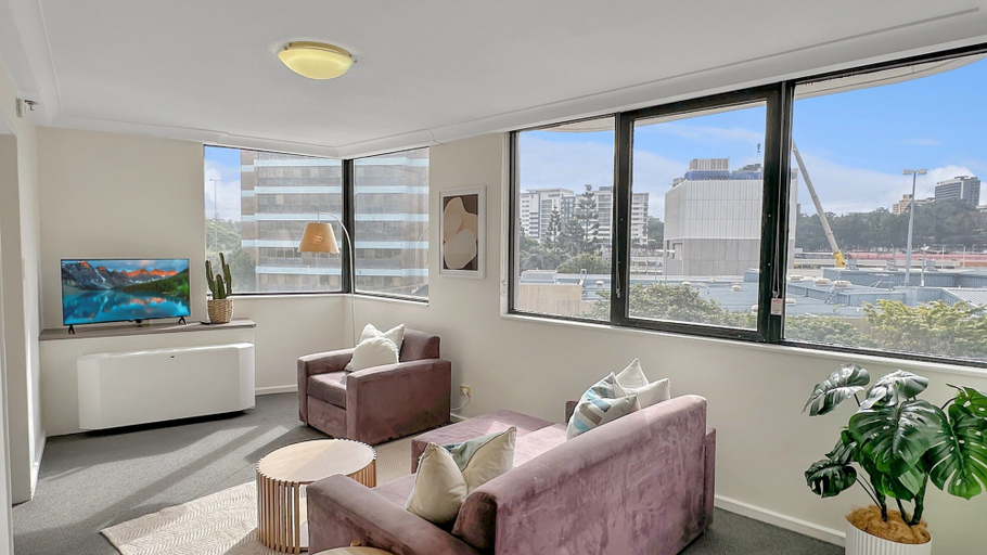 Living area 4, 1-bed Urban Getaway Near the Brisbane River, Brisbane