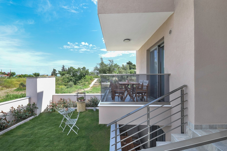 Others 5, Casa Helone, Central Macedonia