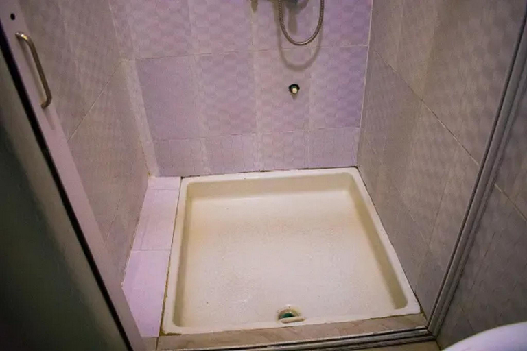 Bathroom 3, Esporta Suites Agidingbi., Ikeja