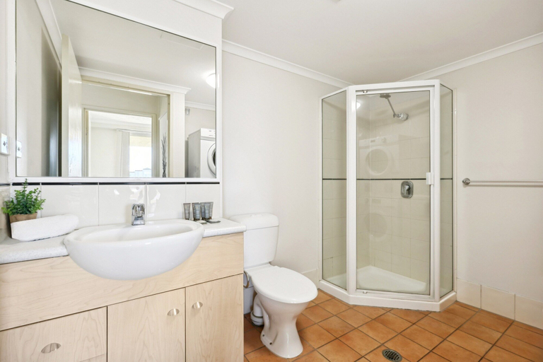 Bathroom, Inner-city 1-bed With Pool & Spa, Fortitude Valley
