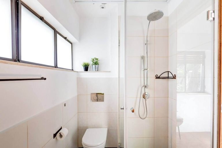 Bathroom 3, Diz 3 By TLV2rent