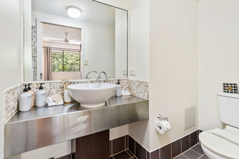 Bathroom 3, Palm Cove Studio Apartments, Cairns