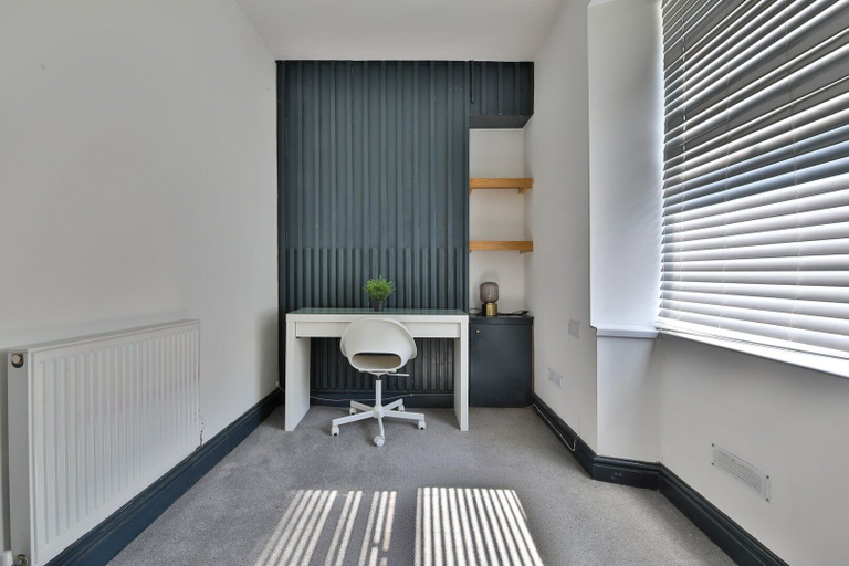 Exterior 4, Bright 3-bed Swansea House + Parking, Swansea