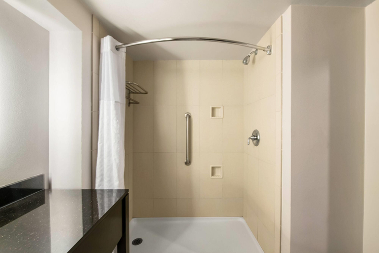 Bathroom 4, Wingate by Wyndham Slidell/New Orleans East Area, Saint Tammany