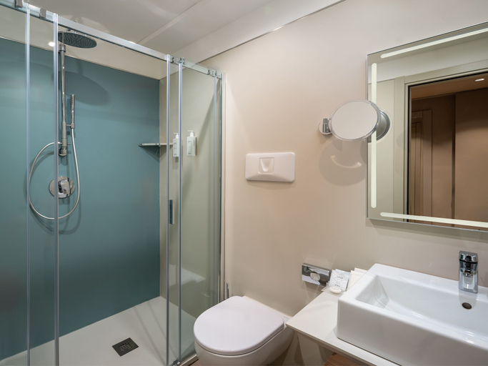 Bathroom 5, UNA Hotels Naxos Beach Sicilia, Messina