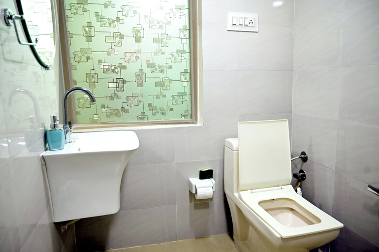 Bathroom 5, Ista Inn Homestay, Amritsar