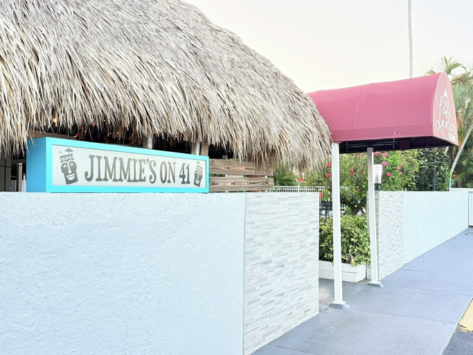 Exterior & Views 2, Lantern Inn & Suites, Manatee