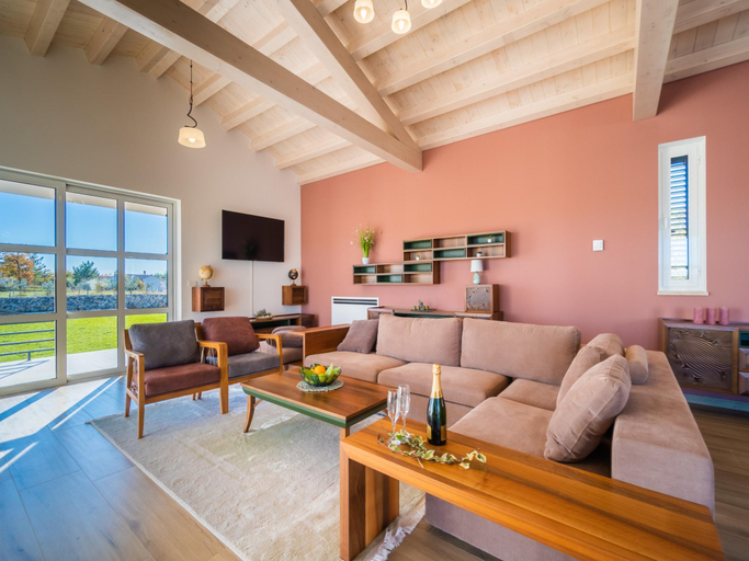 5, Villa in Filipana with Private Heated Pool, Marčana