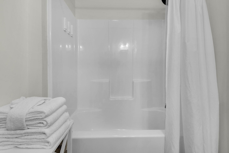 Bathroom 5, Sea La Vie, Escambia