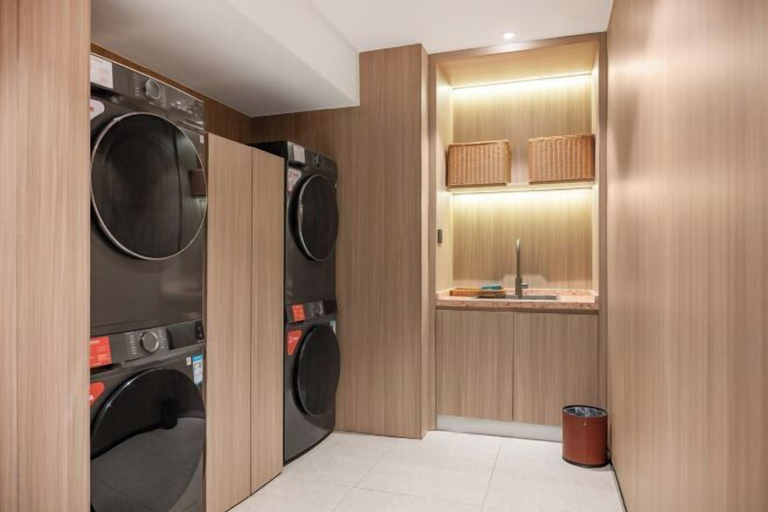 Bathroom 4, Orange Hotel (Shanghai Bund Waibaidu Bridge), Shanghai