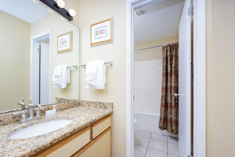 Bathroom 5, Phoenix Vi 6113 3 Bedroom Condo, Baldwin