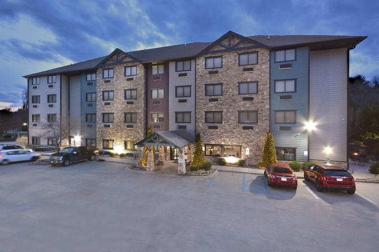 Exterior & Views