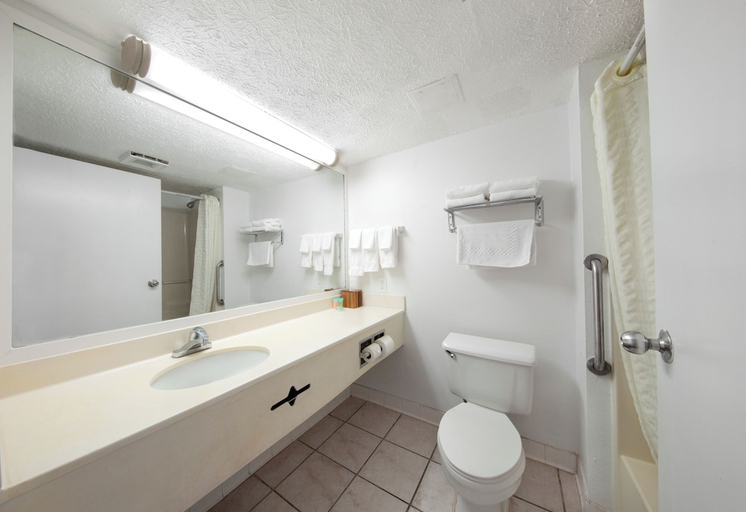 Bathroom 4, Beachcomber Beachfront Hotel, A By The Sea Resort, Bay