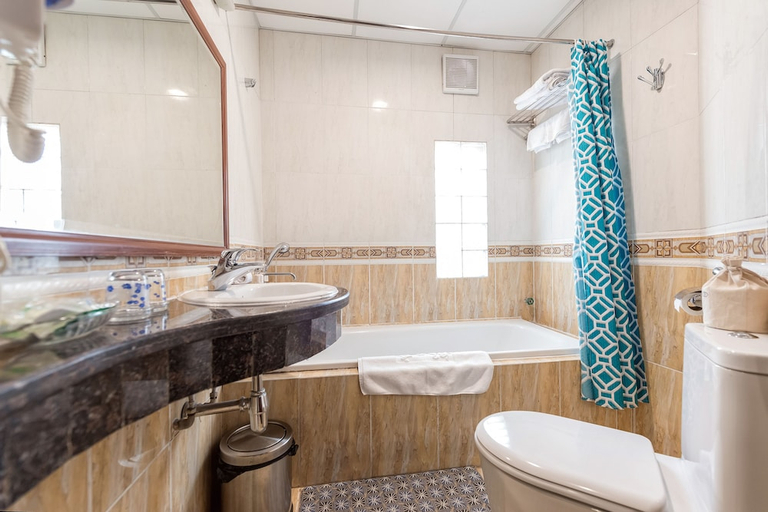 Bathroom 4, Prince II Hotel, Hoàn Kiếm
