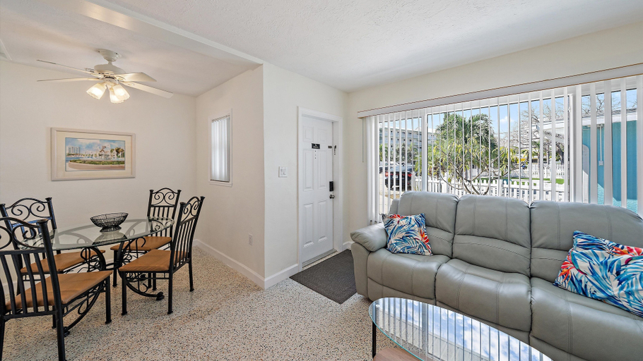 Living area 4, Siesta Treasure #3 2 Bedroom Condo, Sarasota
