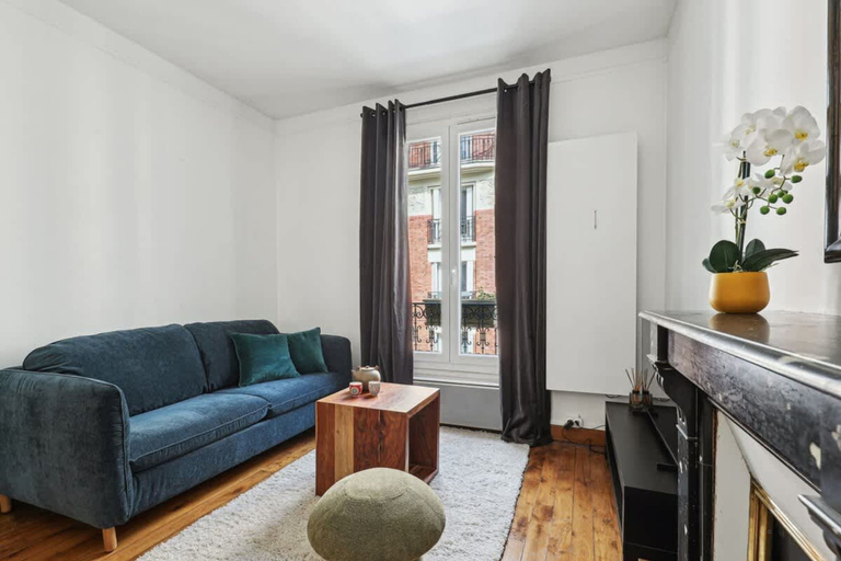 Living area 3, Warm Apartment - Montmartre - Mobility Lease, Paris