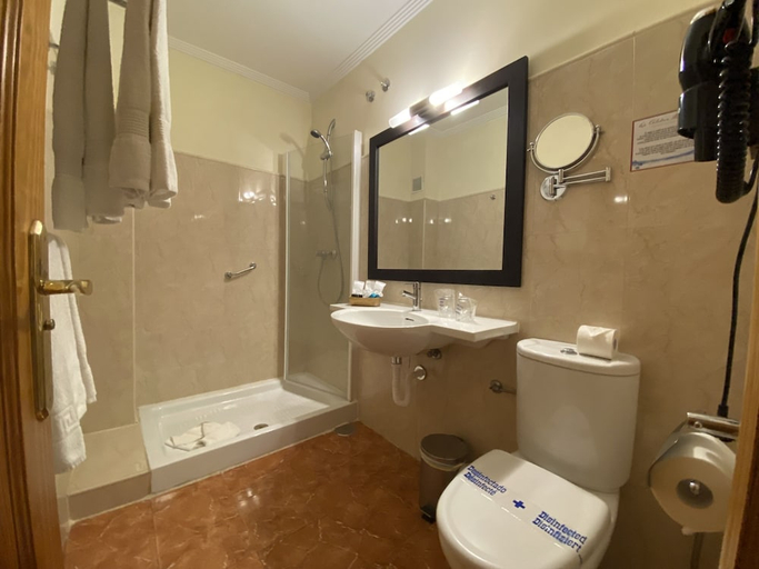 Bathroom 3, La Aldea Suites Hotel, Las Palmas