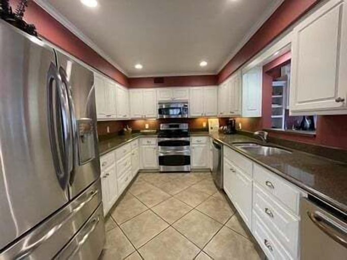 Private kitchen 2, 80BPD, Four bedroom, two 1/2 bath log-sided condo with lake view , garage by RedAwning, Montgomery