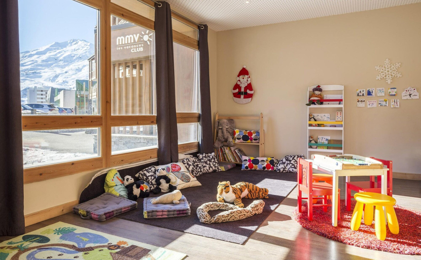 Game room 5, Apartment in Les Menuires With Spa Access, Savoie