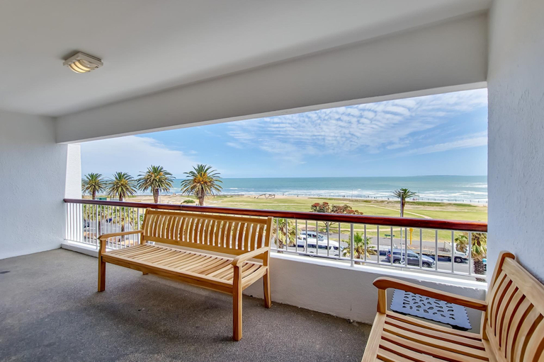 Room 3, 3bed Apartment in Cape Town w Views Ocean Outlook, City of Cape Town
