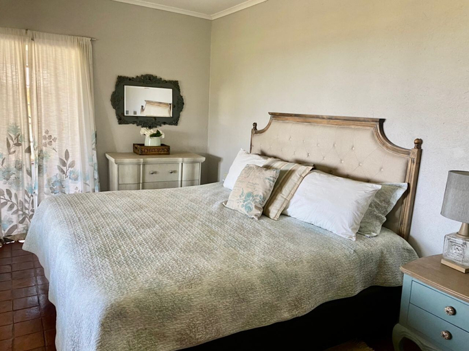 Room 5, Victorian style cottage in Nyanga - 2096, Nyanga