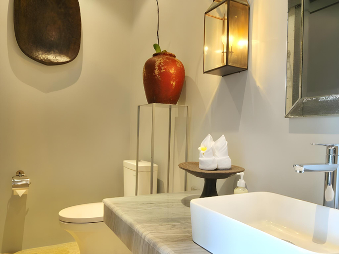 Bathroom 2, Room & Vespa Suite 1, Badung