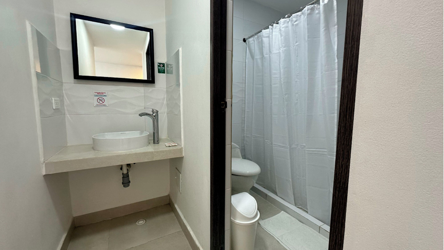 Bathroom 4, Hotel Tower by On vacation, San Andrés