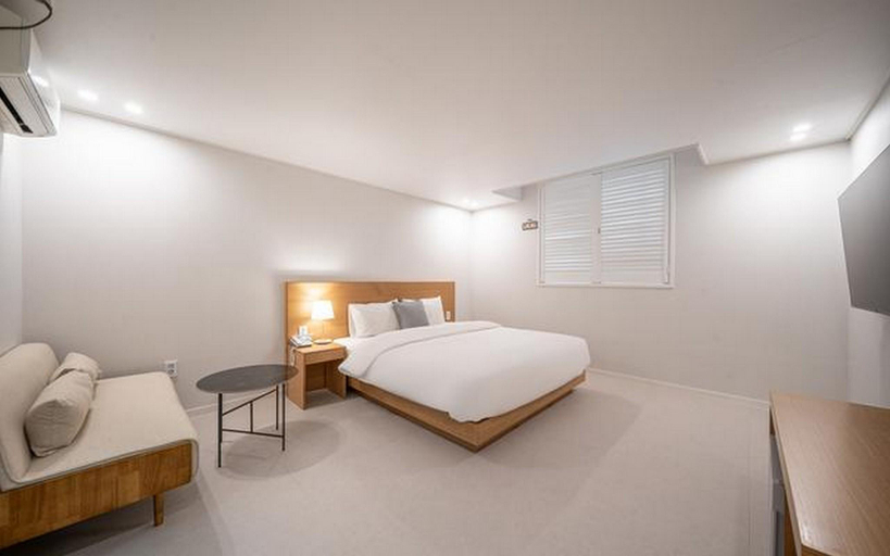 Bedroom 2, Pohang Ocheon E&A Hotel, Pohang