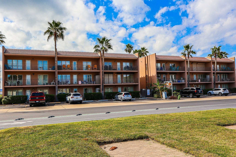 Exterior 3, Beachview 208 Minium 2 Bedroom Condo by RedAwning, Cameron