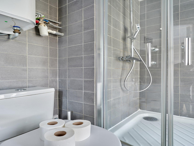 Bathroom 2, New apartment Boulogne facing  Les passages, Hauts-de-Seine