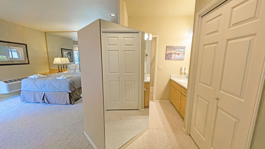 Room 5, Mt Bachelor Village 331 B 1 Bedroom Condo, Deschutes