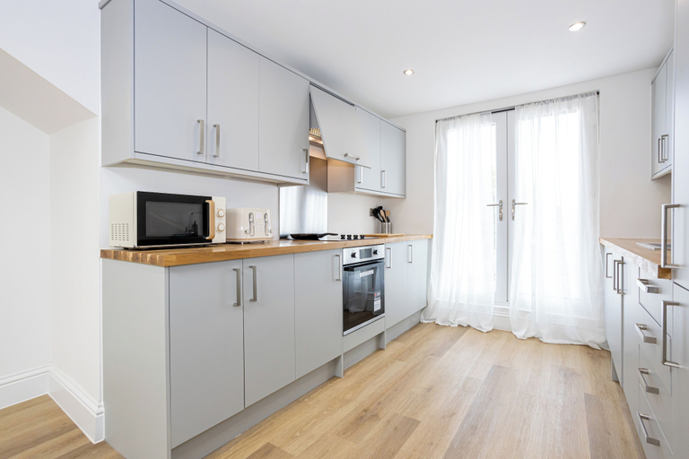 Private kitchen 5, Flat 5 15 Longley Road, Salford