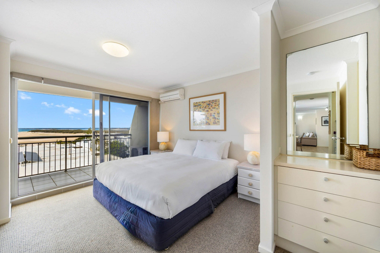 Room 2, Oceanfront 3-bed Retreat With Pool-steps to Beach, Caloundra - Caloundra S.