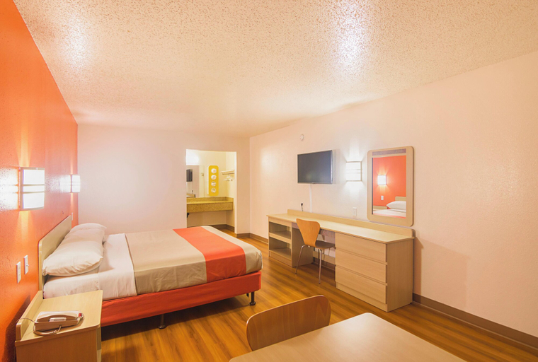 Bedroom 4, Motel 6 Staunton, VA, Augusta