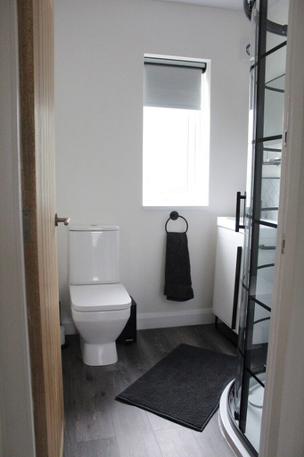 Bathroom 3, House - Sleeps 4 - Parking - Garden - City Centre, Leeds